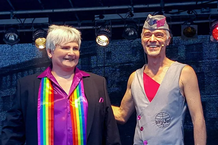 Bild: Tenorsängerin Aida überzeugte mit mitreißender Performance und politischer Botschaft auf dem CSD in Kassel