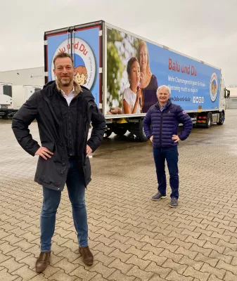 Bild: Engemann u Co bedruckt LKW mit Werbung für Balu und Du