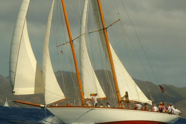 Filmfestspiele in Cannes - erleben Sie Hollywoodflair auf der Klassikyacht Vixen II von Warren Beatty Bild: Filmfestspiele in Cannes - erleben Sie Hollywoodflair auf der Klassikyacht Vixen II von Warren Beatty