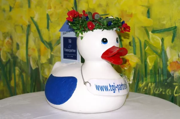 Bild: TGI Ente schwimmt für den guten Zweck