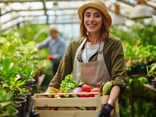 Bild: Holle Böhm über die Gartenarbeit im Sommer - Das gibt es zu tun!