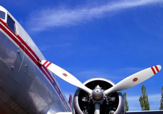 Flüssigkeitsverbot bei Flugreisen EU-Kommission stellt sich gegen Lockerungen des Verbots Bild: Flüssigkeitsverbot bei Flugreisen EU-Kommission stellt sich gegen Lockerungen des Verbots