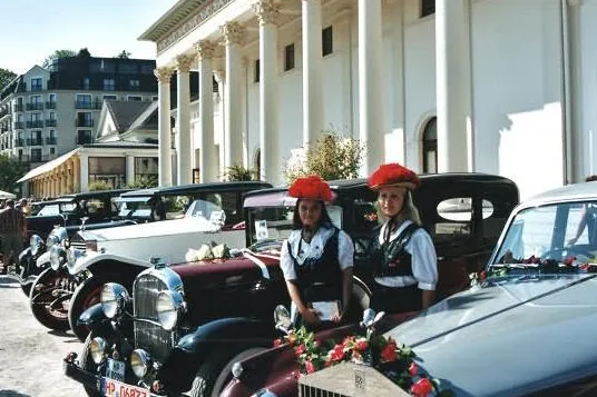 Bild: Schönheitswettbewerb von 360 Oldtimern im Kurgarten Baden-Baden