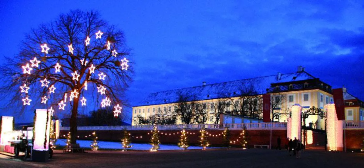 Zauberhafte Adventstimmung vor imperialer Kulisse (c) MAGMAG