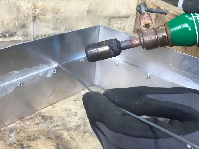 Wirtschaftliches und perfektes Weichlöten von Aluminium Bild: Wirtschaftliches und perfektes Weichlöten von Aluminium