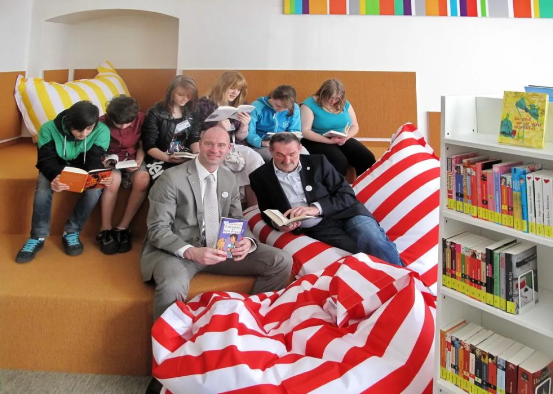 Initiatoren der Augsburger Leseinseln: Wilhelm-Peter Ihle, Präsident Rotary Club Renaissancestadt Augsburg und Kurt Idrizovic, Buchhandlung am Obstmarkt, Augsburg, (von links).