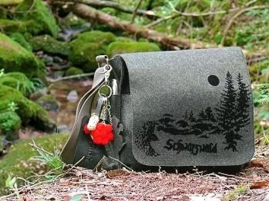 Bild: Neue Schwarzwaldtasche aus Loden für Beruf, Schule und Freizeit