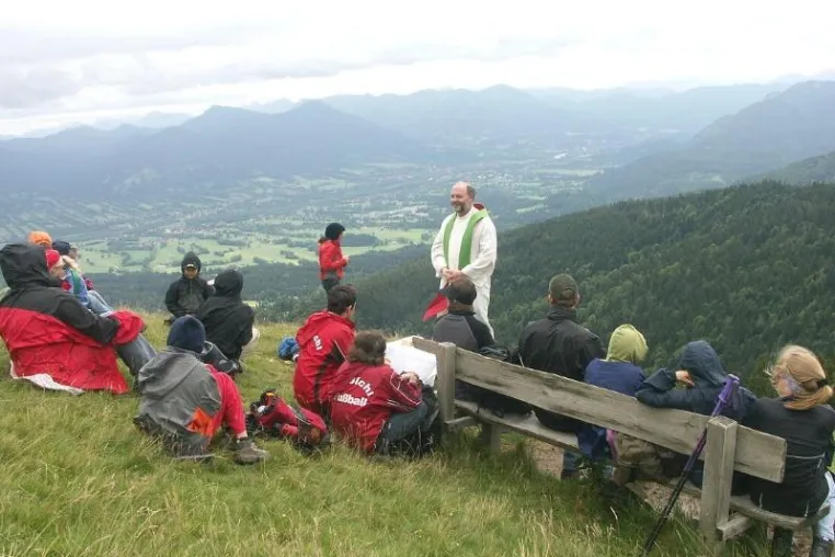 Bild: Bergwanderung, Bergmesse und Rutschpartie