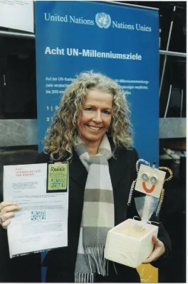 Aktion zum UN-Tag gegen Armut: Osli für Menschlichkeit in Bremen Bild: Aktion zum UN-Tag gegen Armut: Osli für Menschlichkeit in Bremen