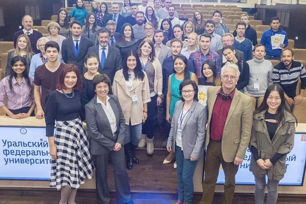 Bild: HdWM glänzt bei XI. Internationaler Herbstschule der Boris Jelzin Universität in Jekaterinburg / Russland
