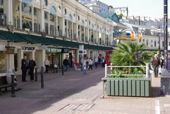 Schüleraustausch an die englische Riviera - noch sind wenige Restplätze für Schüler aus Deutschland frei Bild: Schüleraustausch an die englische Riviera - noch sind wenige Restplätze für Schüler aus Deutschland frei