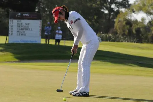 Die koreanische Profispielerin Bae Seon Woo überzeugt mit einem Kramski Putter Bild: Die koreanische Profispielerin Bae Seon Woo überzeugt mit einem Kramski Putter