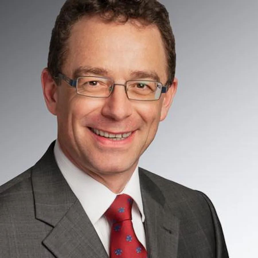 Anjo Scheel, Versicherungsfachwirt