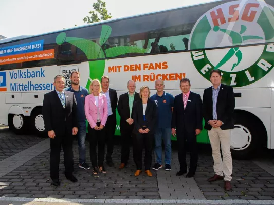 Bild: Volksbank Mittelhessen startet mit der HSG Wetzlar die Aktion „Mit den Fans im Rücken“