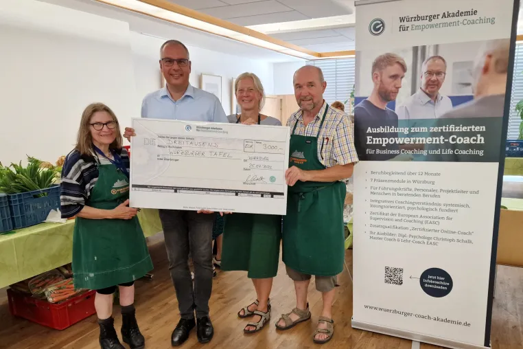 3.000 Euro für die Würzburger Tafel Bild: 3.000 Euro für die Würzburger Tafel