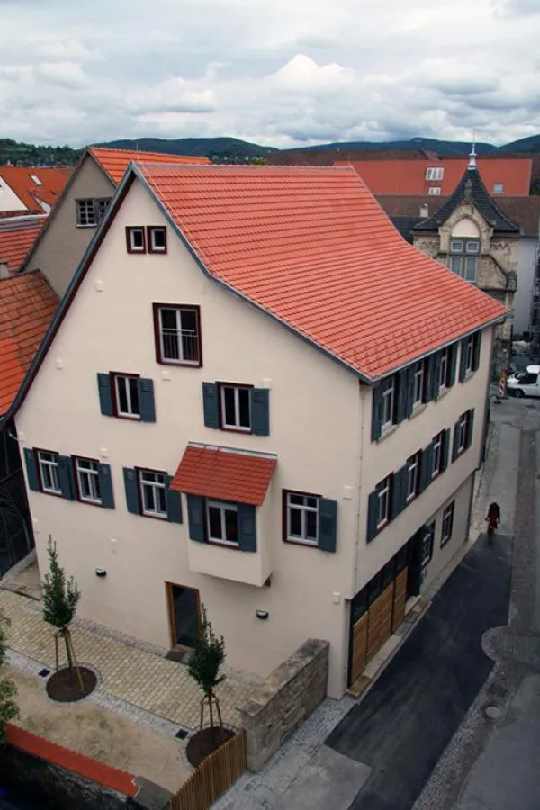 Historisches Ambiente: das Unterrichtsgebäude der Reportageschule