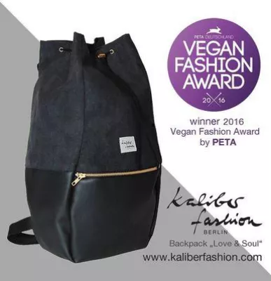 Bild: Kaliberfashion erhält PETA Vegan Fashion Award 2016 für „Beste Tasche Damen“