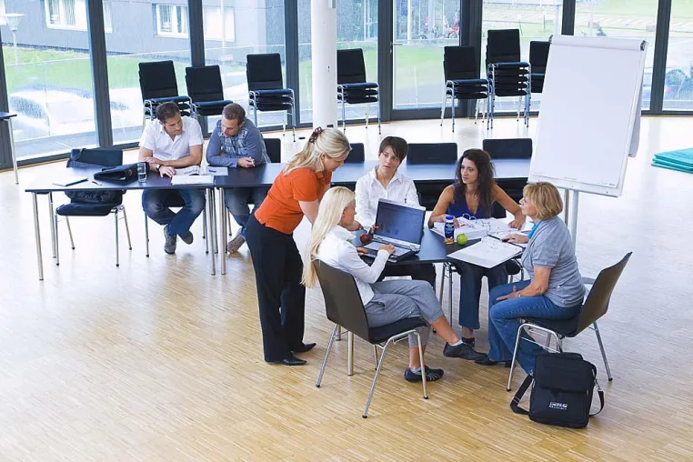 Bild: Aktuelles Wissen durch stetige Weiterbildung