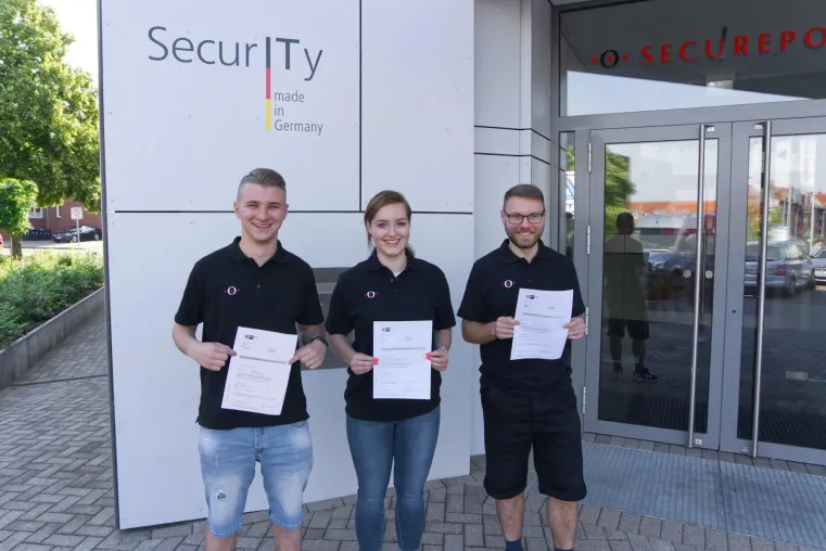 Securepoint-Auszubildende mit erfolgreichem Abschluss Bild: Securepoint-Auszubildende mit erfolgreichem Abschluss