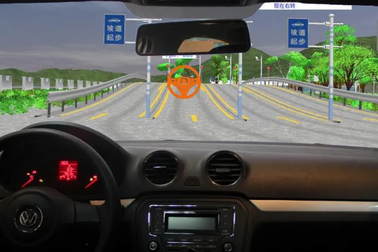 Bild: Virtueller Fahrlehrer und realitätsnaher Fahrsimulator
