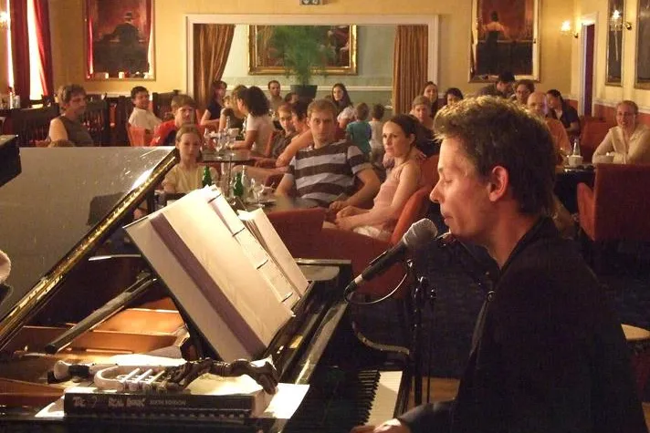 Bild: 16 Stunden souverän gemeistert - Entertainment XXL: Der Piano-Marathon mit Sebastian Matz