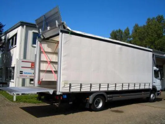 Bild: Curtainsideraufbau mit zertifizierter Ladungssicherung