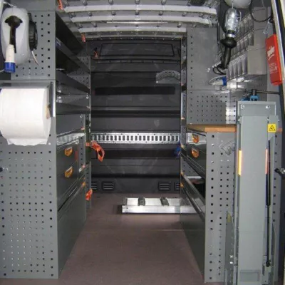 Bild: Die vielfältige Fahrzeugeinrichtung von StoreVan für den Bereich Sanitär- und Abwasserwartungsservice