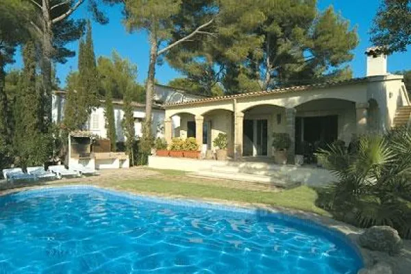 Bild: Mallorca bis Barbados: Ferienhaus-Spezialist e-domizil erweitert Programm um Villen und Ferienhäuser mit Pool