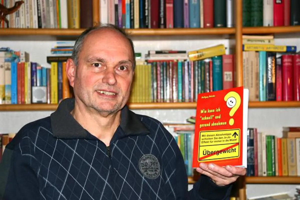 Wolfgang Molzahn mit seinem Abnehm-Ratgeber