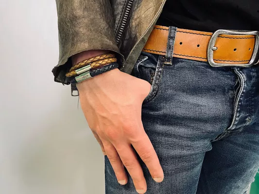 Bild: Crazy Frog startet als neue Marke für modische Lederarmbänder in Manufakturqualität
