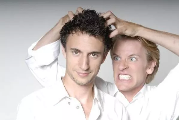 Hosen runter bei klassischer Musik - Klavier-Kabarett mit Ass-Dur im Heimathafen im Saalbau Neukölln Bild: Hosen runter bei klassischer Musik - Klavier-Kabarett mit Ass-Dur im Heimathafen im Saalbau Neukölln