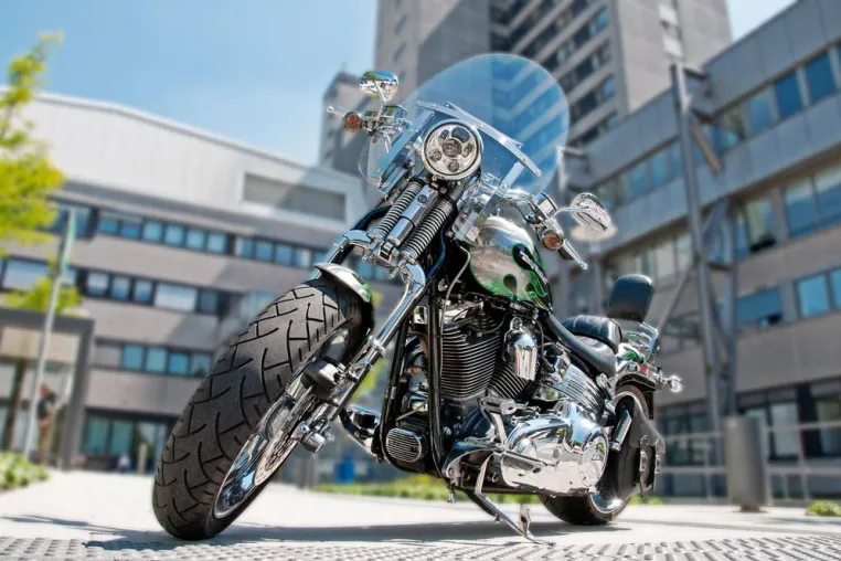 Bild: Glänzendes Chrom trifft auf Biker-Platte im Knappschaftskrankenhaus