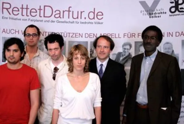 Bild: RettetDarfur.de: Prominente appellieren an Bundeskanzlerin Merkel