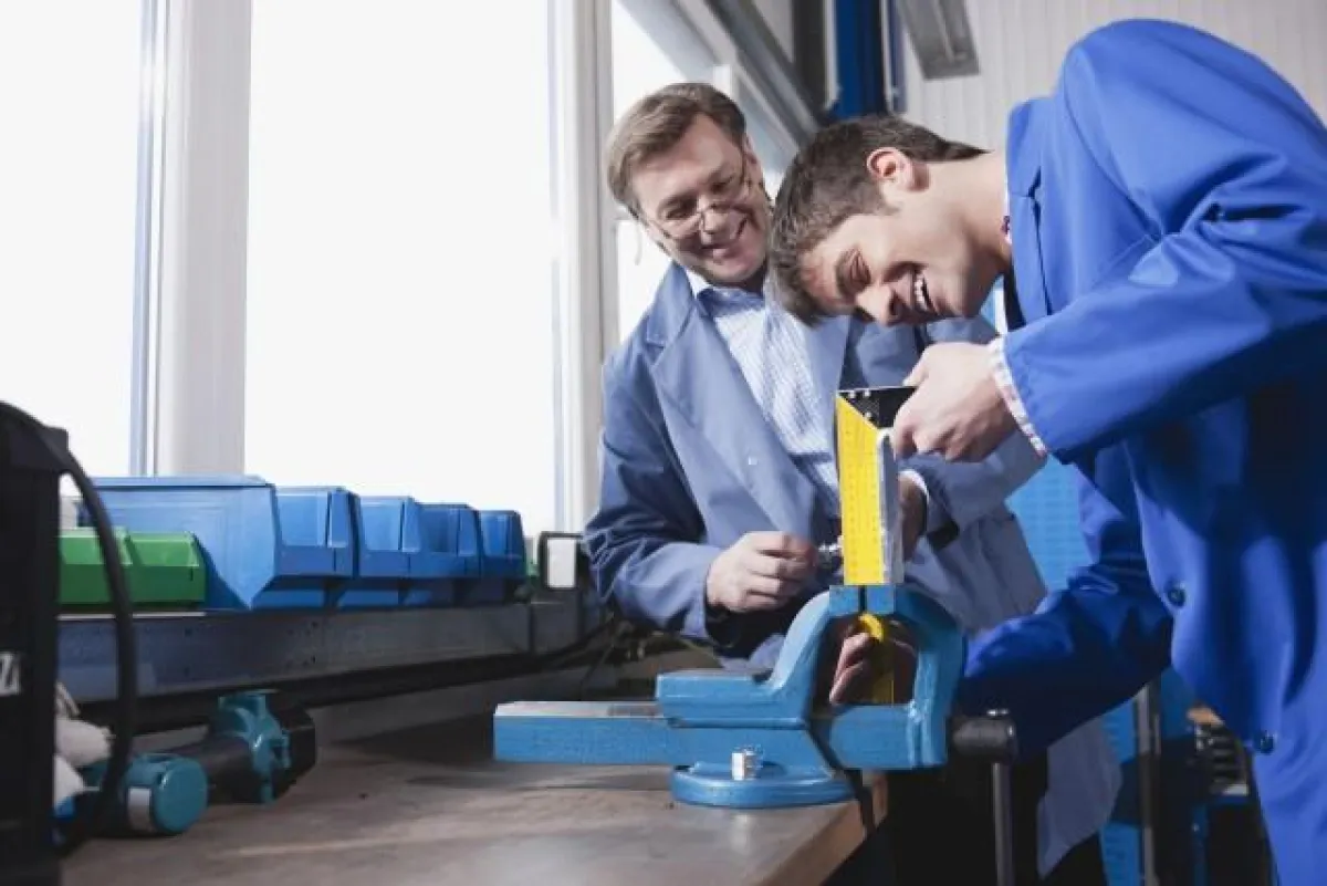 Mehr Chancen für benachteiligte Jugendliche - Europas größter Schuheinzelhändler schreibt zum sechsten Mal in Folge den DEICHMANN-Förderpreis gegen Jugendarbeitslosigkeit aus.