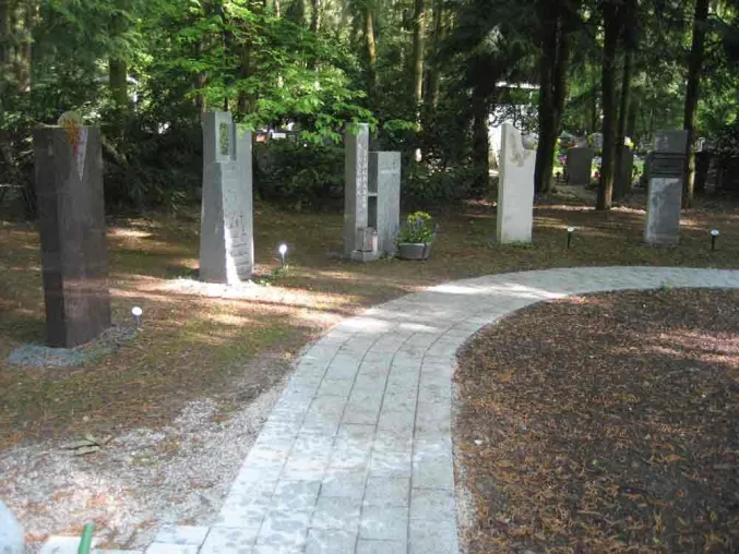Bild: Steinmetz Strasser: Friedhofsplanung und -gestaltung leicht gemacht