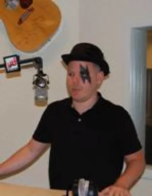 Bild: „Der König tanzt“ im Radio ENERGY-Interview: Mit aufgespritzten Lippen beim Bundesvision Song Contest ?