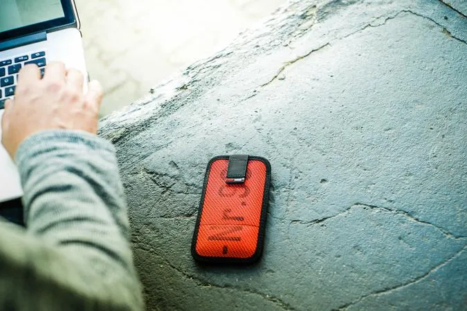 Bild: Feuerwear vermeldet: Mitch passt auf’s Apple iPhone SE auf