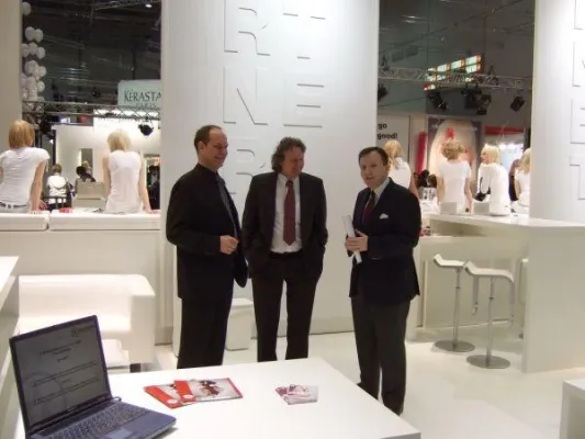 Bild: Starschnitt präsentiert Franchise-Konzept auf der Top Hair Messe in Düsseldorf