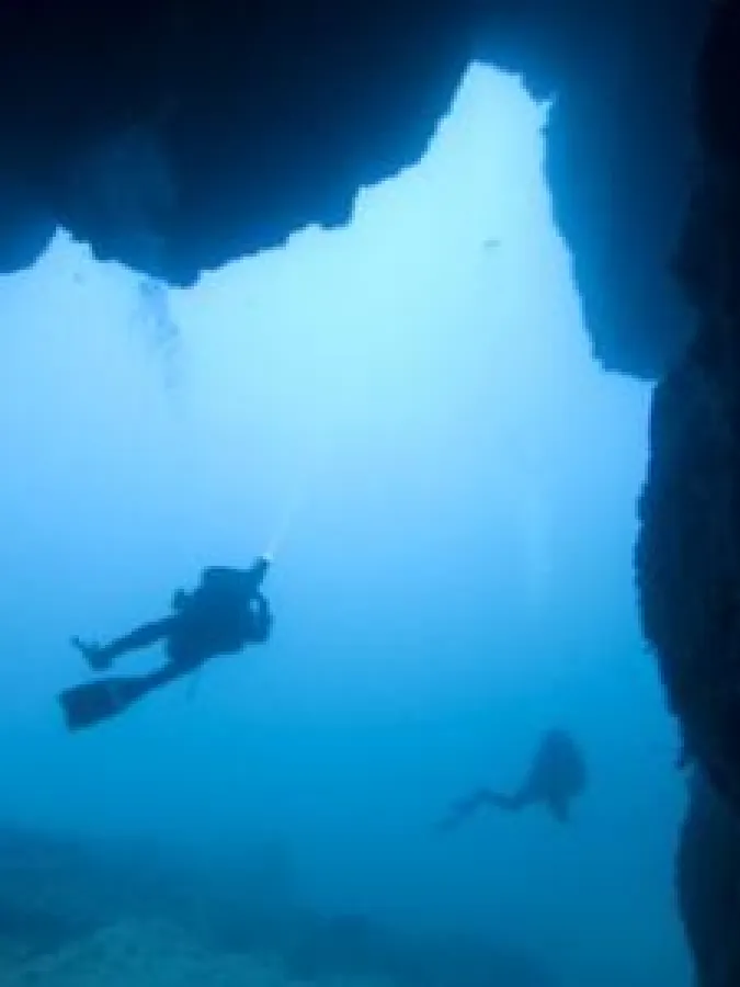 Höhlentauchen auf Ustica, Copyright: QArts/Photocase