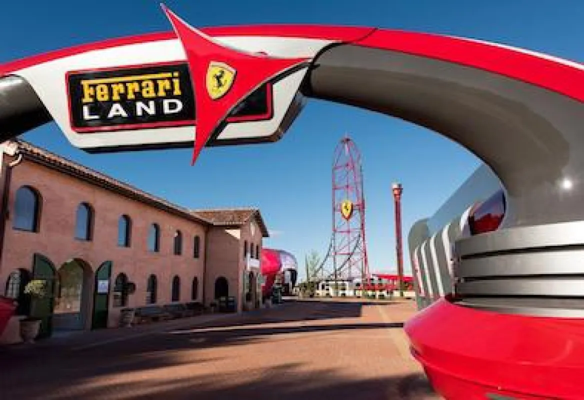 Ferrari Land Eingang (c) PortAventura World Parks & Resorts
