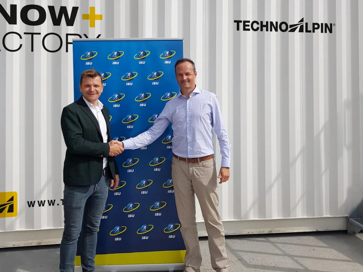 Benjamin Pötz, TechnoAlpin Export Manager, und Felix Bitterling, IBU Sports Director, in Antholz