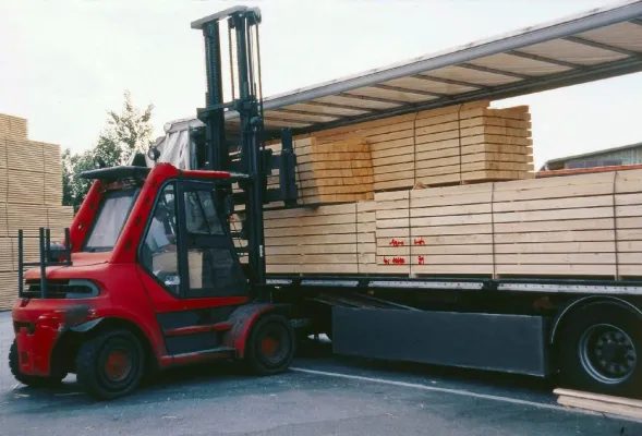 Schnittholzexport auf Rekordniveau - Plus 1,6 Millionen Kubikmeter in 2006/Tendenz setzt sich fort Bild: Schnittholzexport auf Rekordniveau - Plus 1,6 Millionen Kubikmeter in 2006/Tendenz setzt sich fort