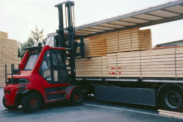 Bild: Schnittholzexport auf Rekordniveau - Plus 1,6 Millionen Kubikmeter in 2006/Tendenz setzt sich fort
