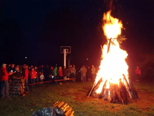 Bild: Zur Walpurgisnacht erobern Hexen und Tanzwillige Renneritz
