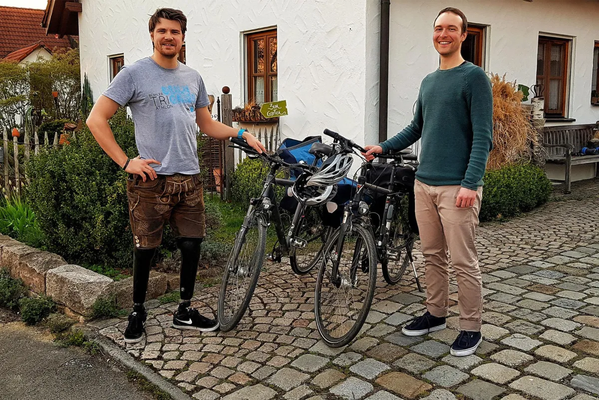Maximilian Schwarzhuber (links) wurden 2017 beide Füße amputiert und Jeremias Trapp (rechts)