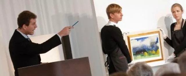 Bild: Ausgezeichnete Halbjahresbilanz - Heiße Szenen im Auktionssaal