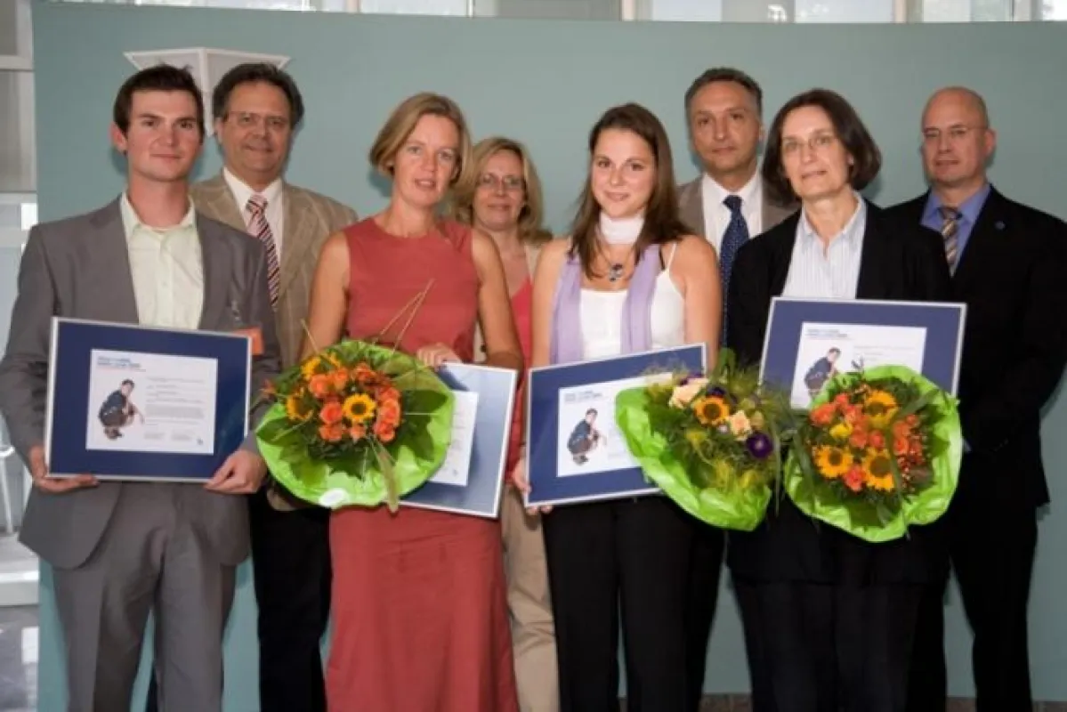 Die Preisträger (vorne v. l.): Andreas Dorner, Dr. Anja Störiko, Julia Schmid, Dr. Barbara Knab; (hinten v. l.) Dr. med. Gregor Hess (Jury), Marie-Luise Krompholz (Novo Nordisk), Günter Nuber (Jury), 