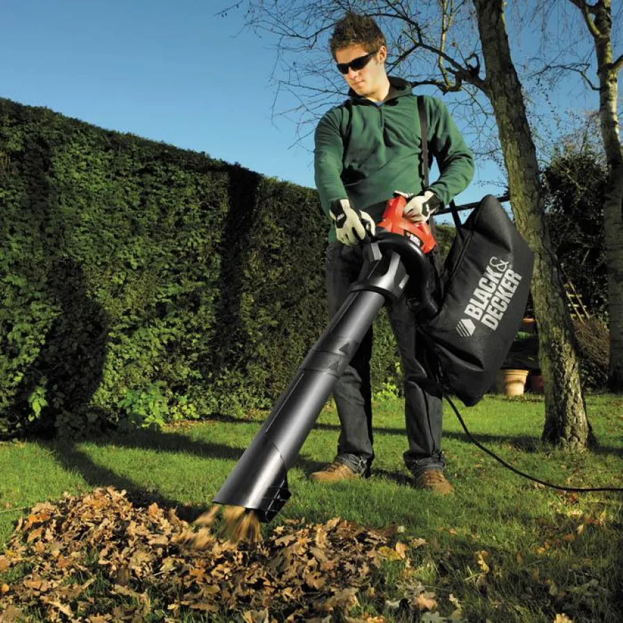 Gartengerät mit Mehrfachfunktion: Der GW2200 von Black & Decker ist Laubsauger, Luftbesen und Häcksler in einem.