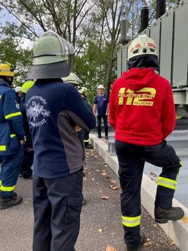 Bild: Netzbetreiber E.DIS sensibilisiert Technisches Hilfswerk und Feuerwehren für Gefahren in Brandenburg 