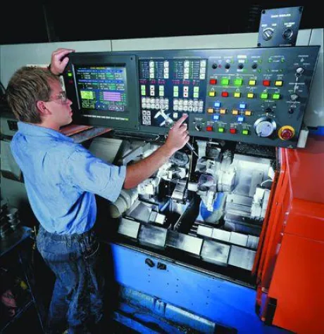 Jetzt per Fernlehrgang zum Industriemeister oder Techniker Bild: Jetzt per Fernlehrgang zum Industriemeister oder Techniker